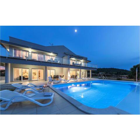 Amazing apartment in Banjole with Outdoor swimming pool, WiFi and 2 Bedrooms #513