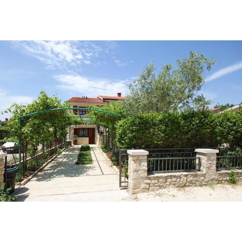 Apartment Pifar