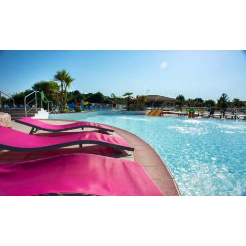Bungalow de 3 chambres avec piscine partagee terrasse et wifi a Gastes