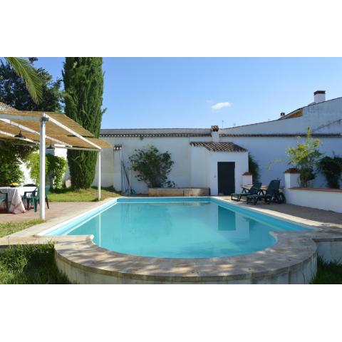 Casa Rural Tierra de Barros- con patio y piscina