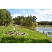 hut in the mid. of nowhere + priv pond+3 ha