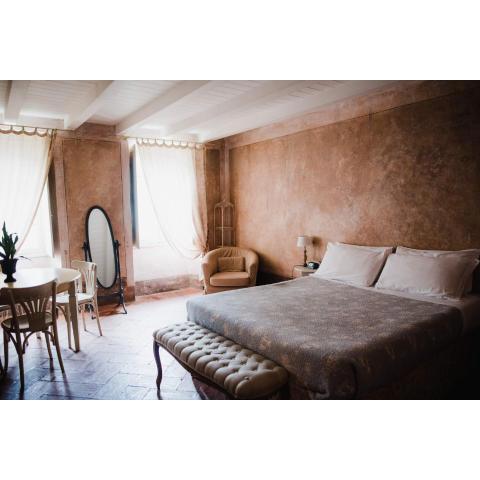 Regina Teodolinda Suites