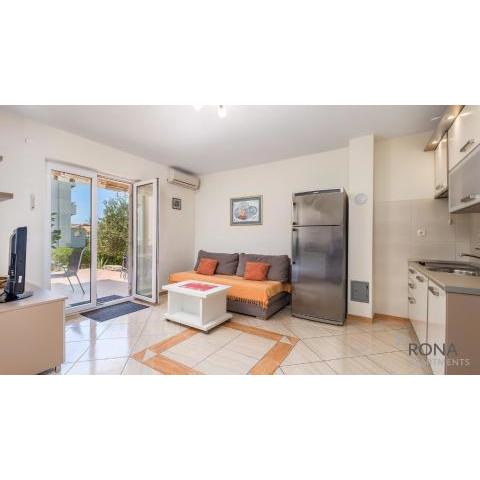 Rona Apartment Andy