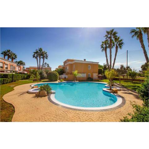 Stunning home in Alicante with 5 Bedrooms and Outdoor swimming pool