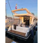 Yacht Queen B Sopot HouseBoat